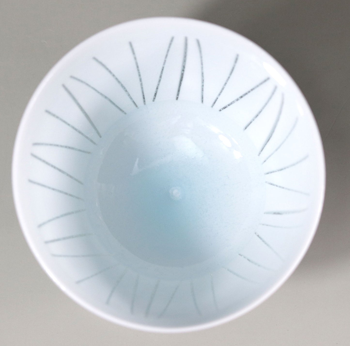 Blue and white porcelain Mizunohana sake cup by Kotaro Ikura