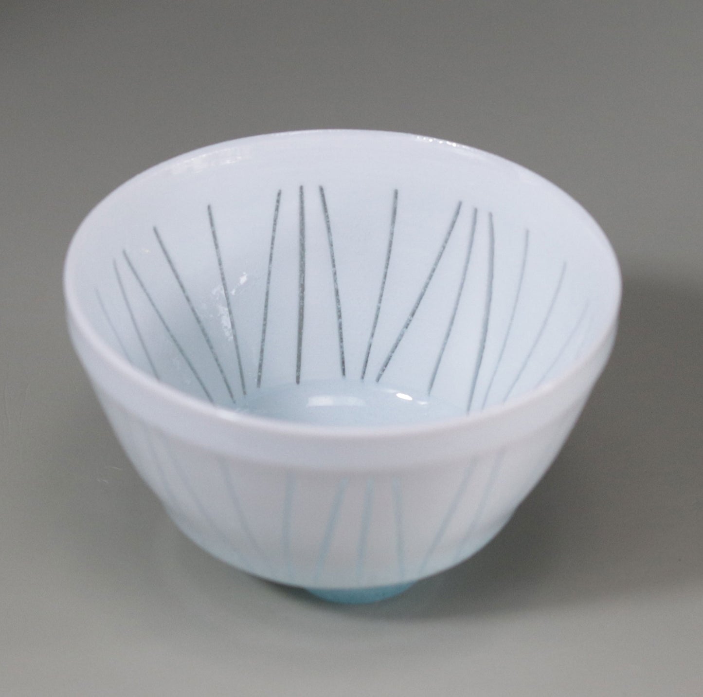 Blue and white porcelain Mizunohana sake cup by Kotaro Ikura