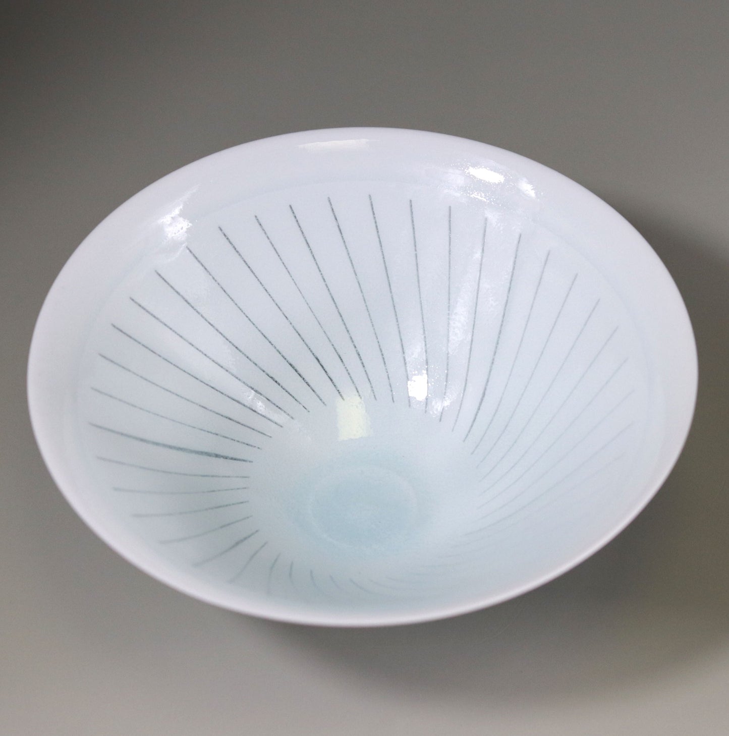 Blue and white porcelain Mizunohana tea bowl by Kotaro Ikura