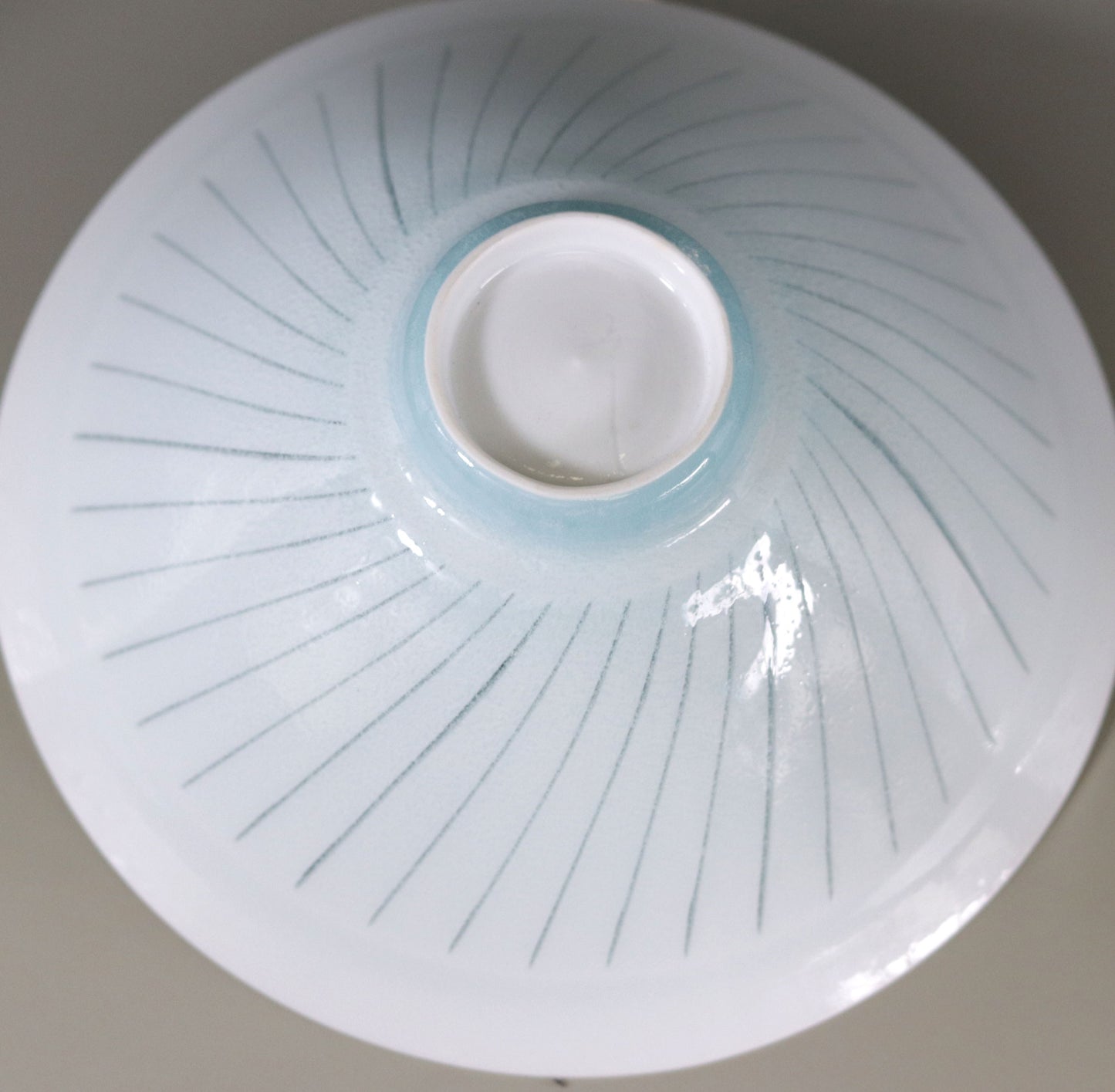 Blue and white porcelain Mizunohana tea bowl by Kotaro Ikura