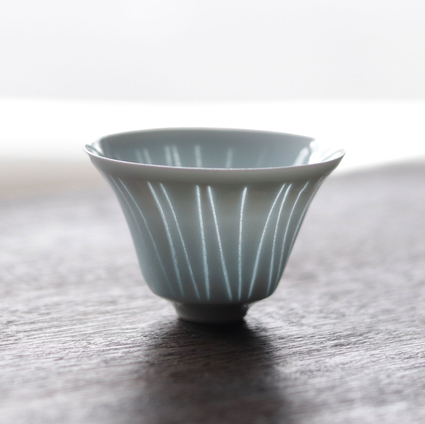 Blue and white porcelain Mizunohana sake cup by Kotaro Ikura