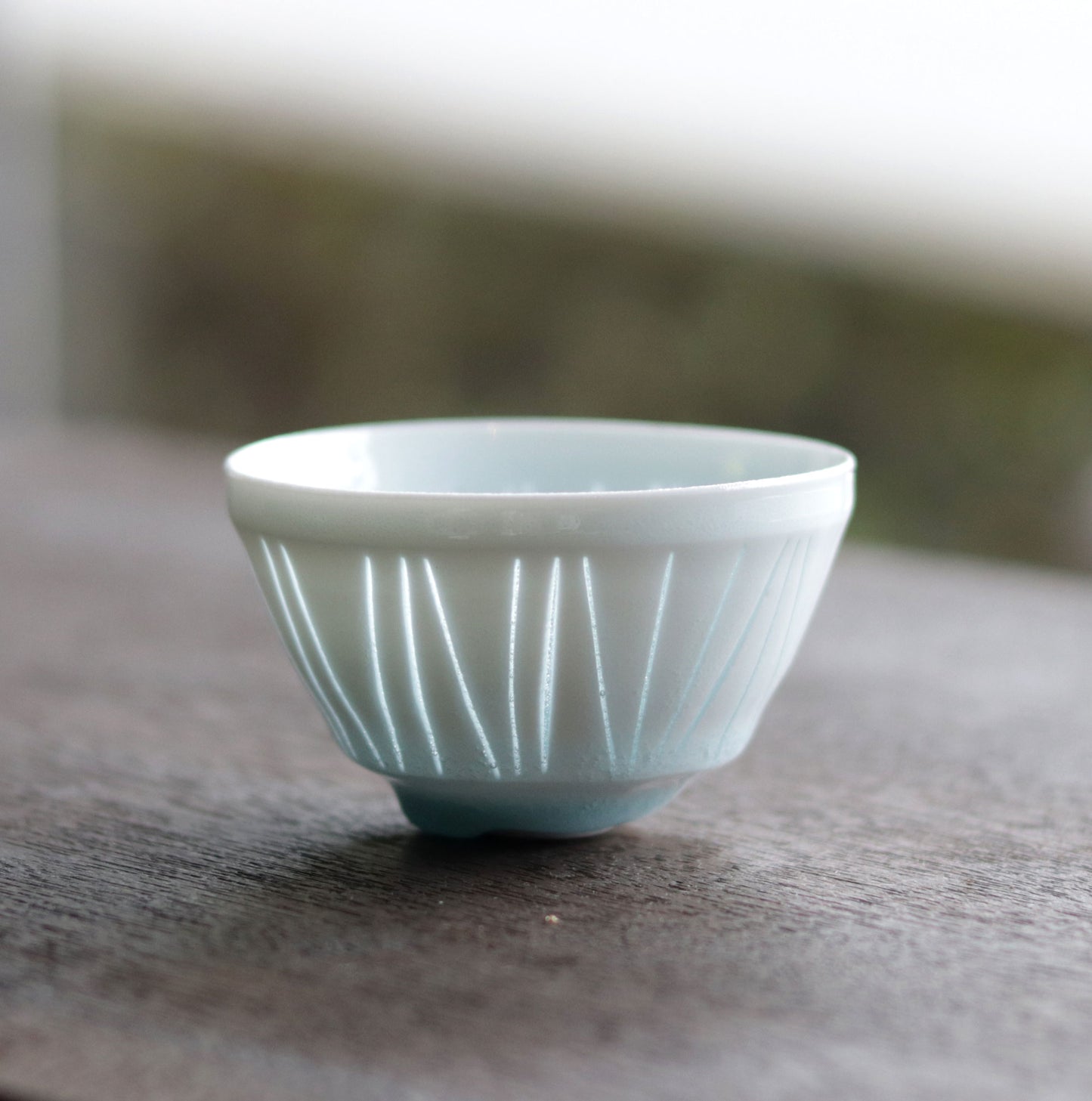 Blue and white porcelain Mizunohana sake cup by Kotaro Ikura