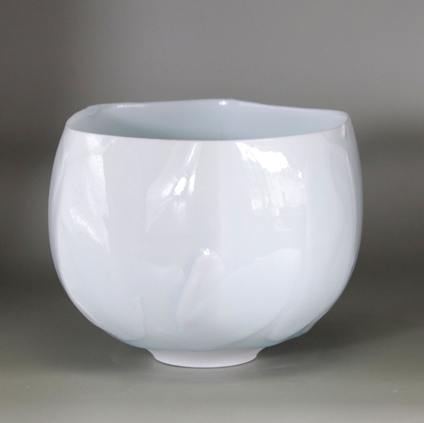 Blue and white chamfered tea bowl by Kotaro Ikura