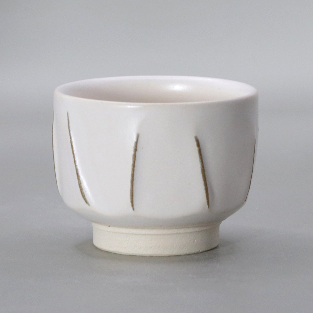 White glaze ridge line sake cup Yu Okada