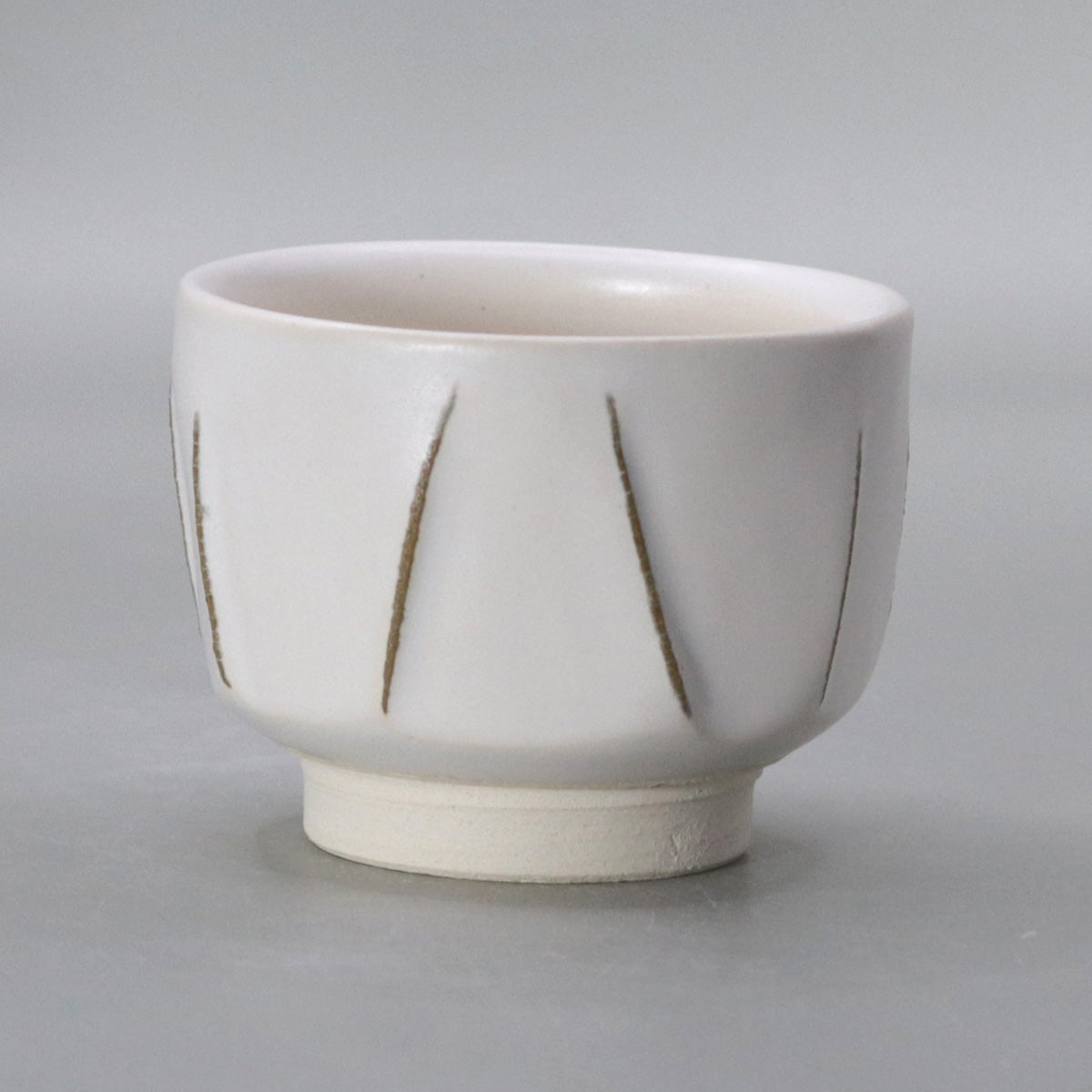 White glaze ridge line sake cup Yu Okada