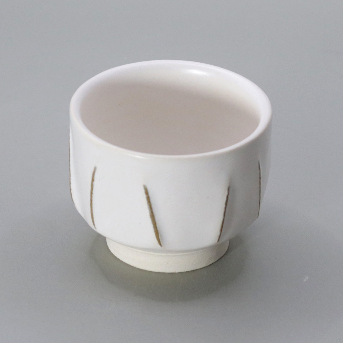 White glaze ridge line sake cup Yu Okada