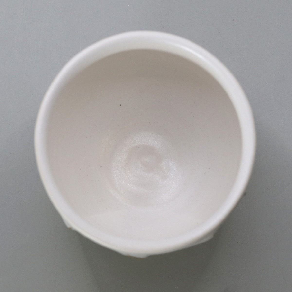 White glaze ridge line sake cup Yu Okada