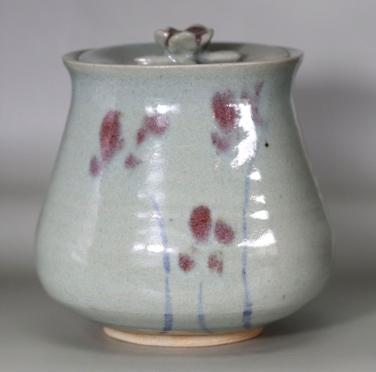 Yagyu-yaki water jar with floral design by Toshio Ikura