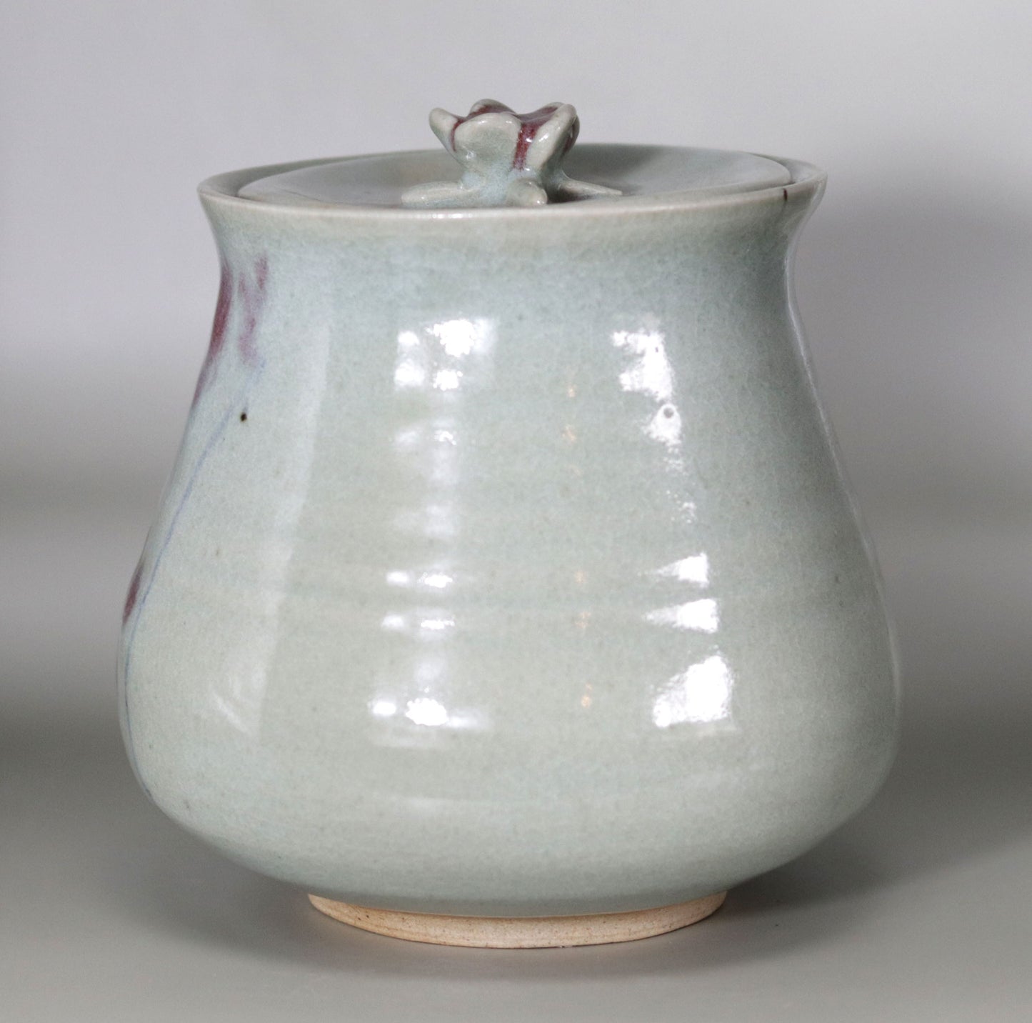 Yagyu-yaki water jar with floral design by Toshio Ikura