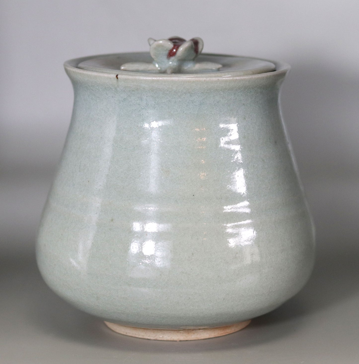 Yagyu-yaki water jar with floral design by Toshio Ikura