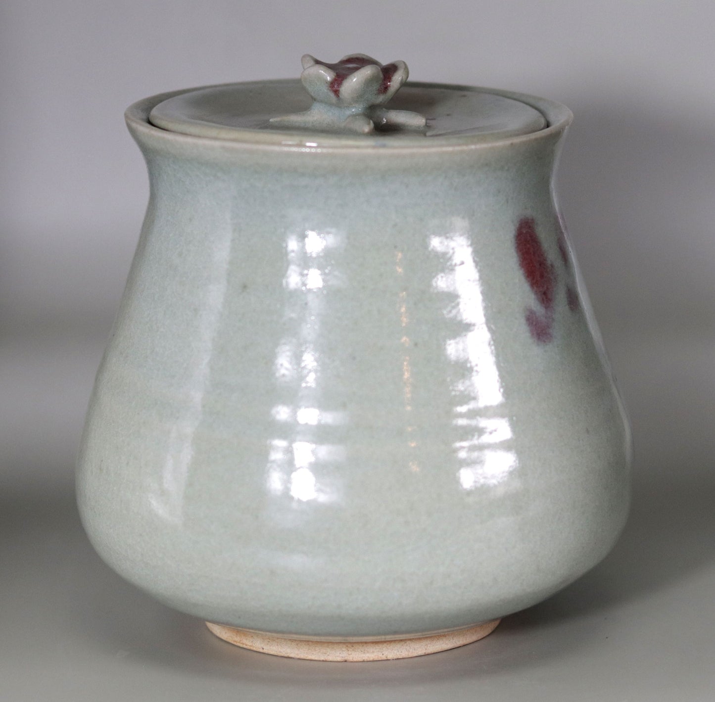 Yagyu-yaki water jar with floral design by Toshio Ikura