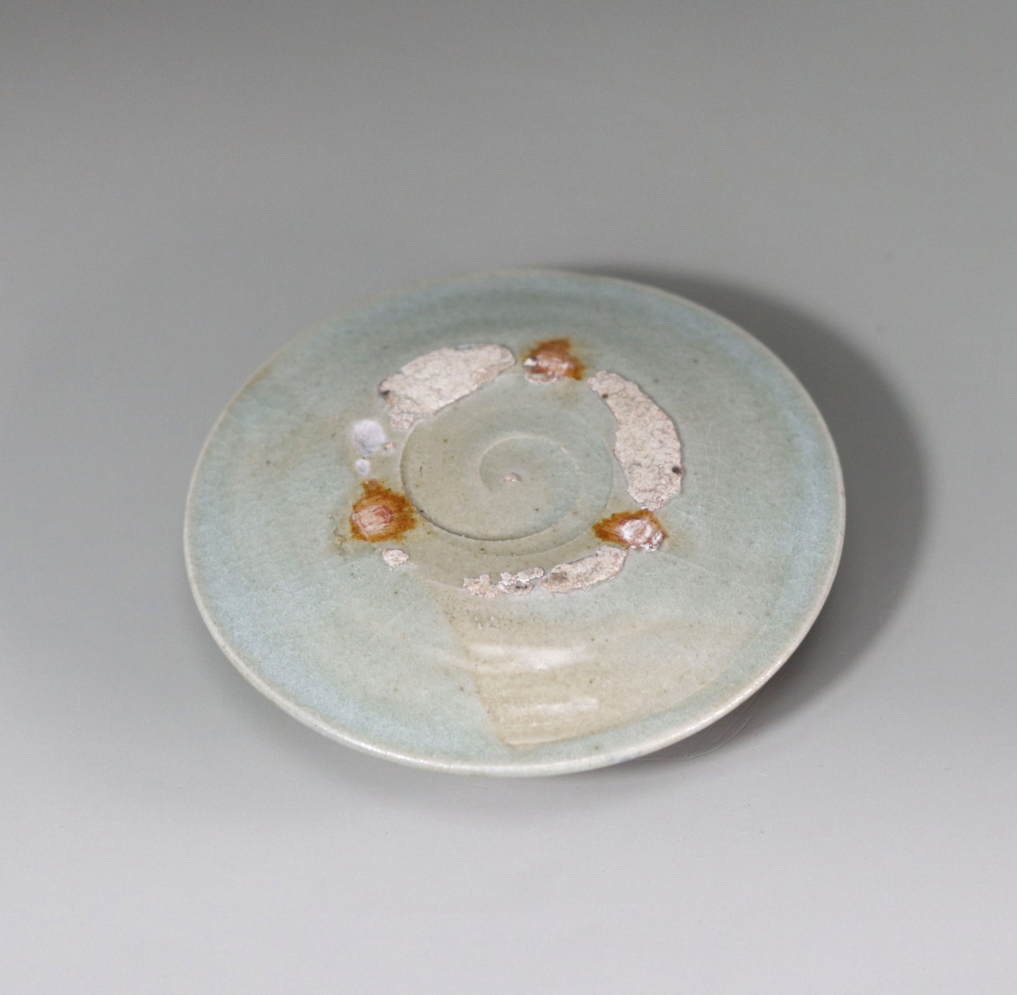 Yagyu-yaki water jar with floral design by Toshio Ikura