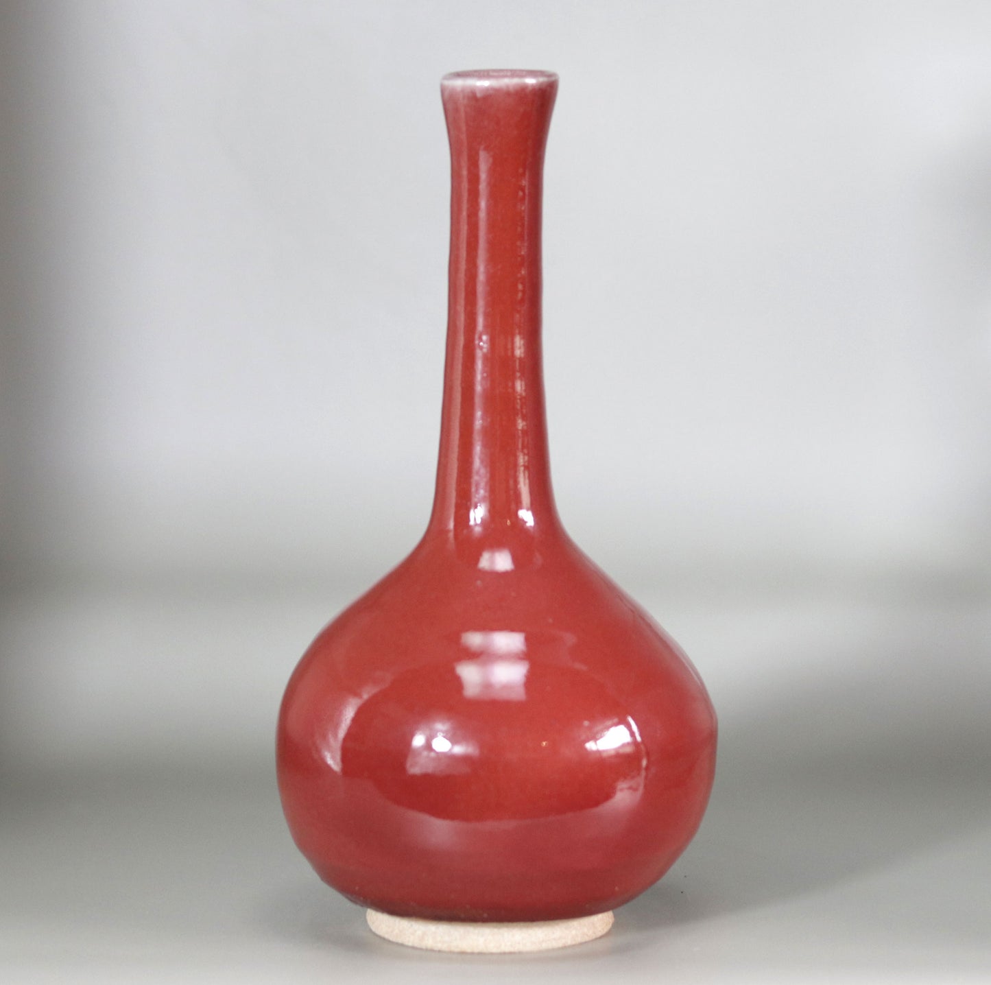 Yagyu Ware Cinnabar Crane-necked Vase by Toshio Ikura