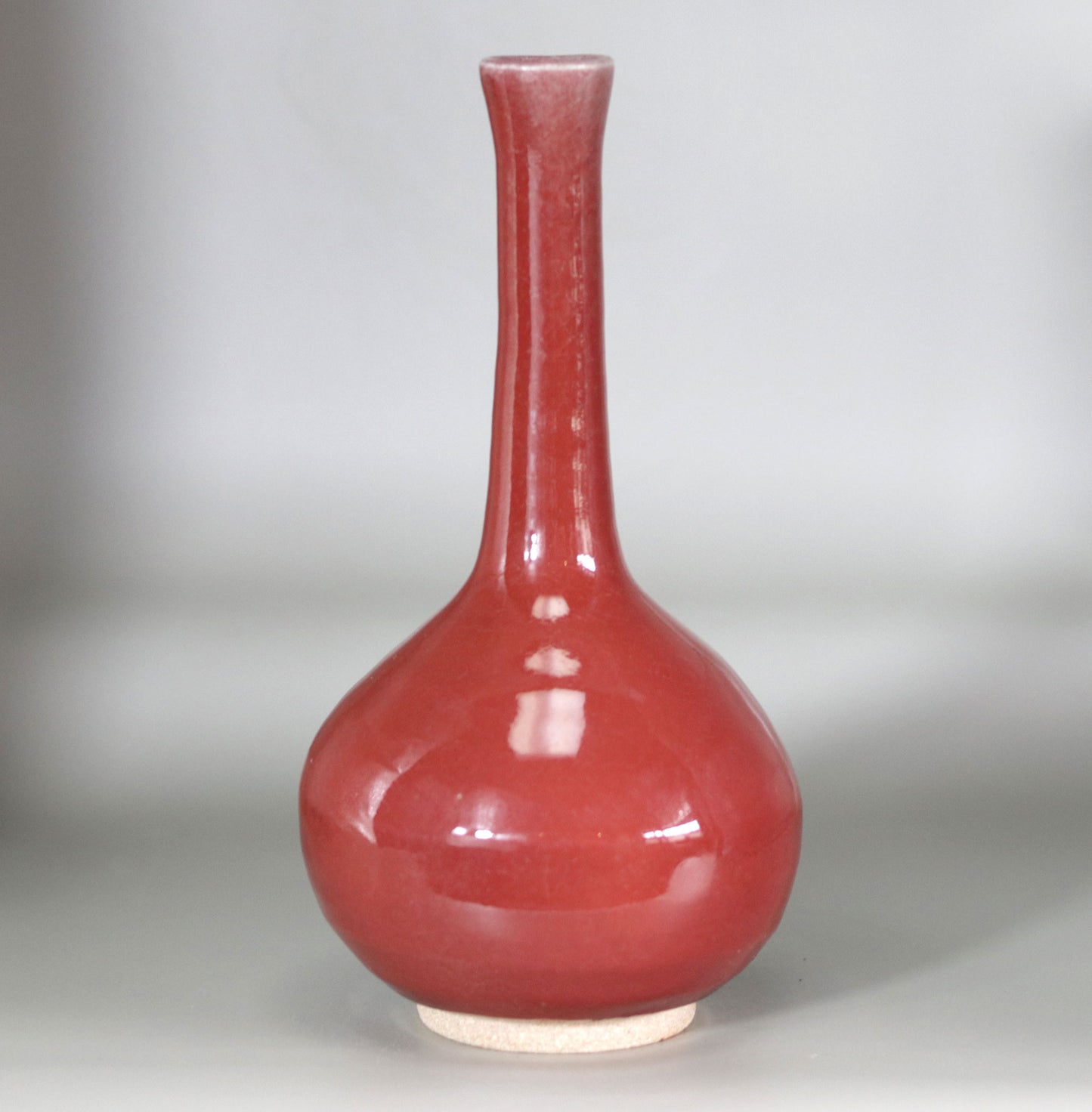 Yagyu Ware Cinnabar Crane-necked Vase by Toshio Ikura