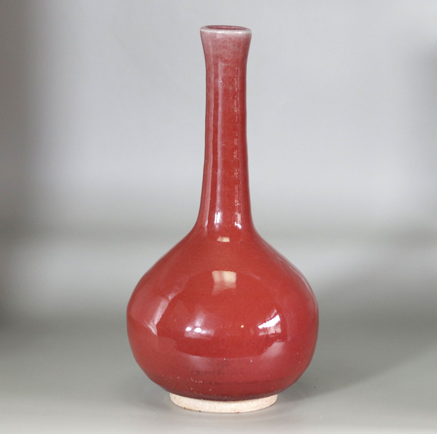 Yagyu Ware Cinnabar Crane-necked Vase by Toshio Ikura