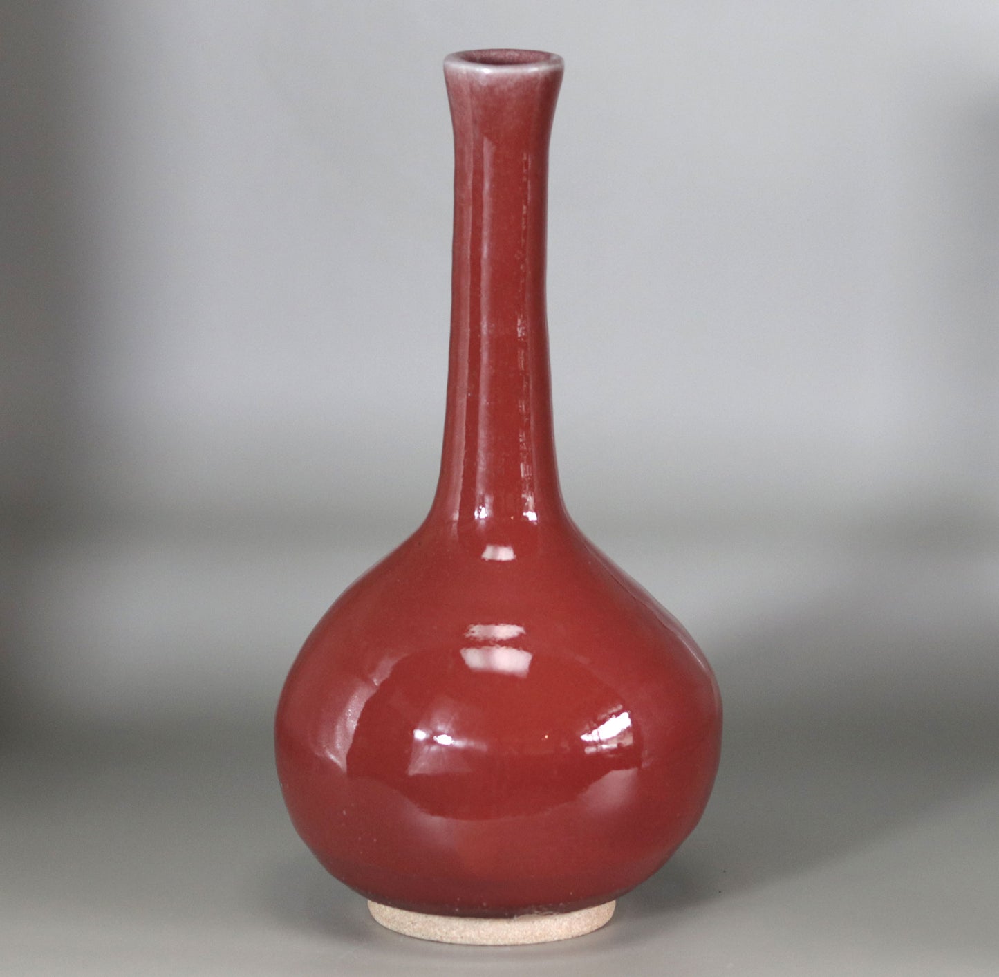 Yagyu Ware Cinnabar Crane-necked Vase by Toshio Ikura