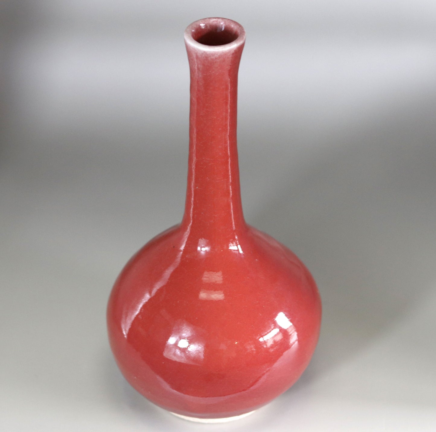 Yagyu Ware Cinnabar Crane-necked Vase by Toshio Ikura