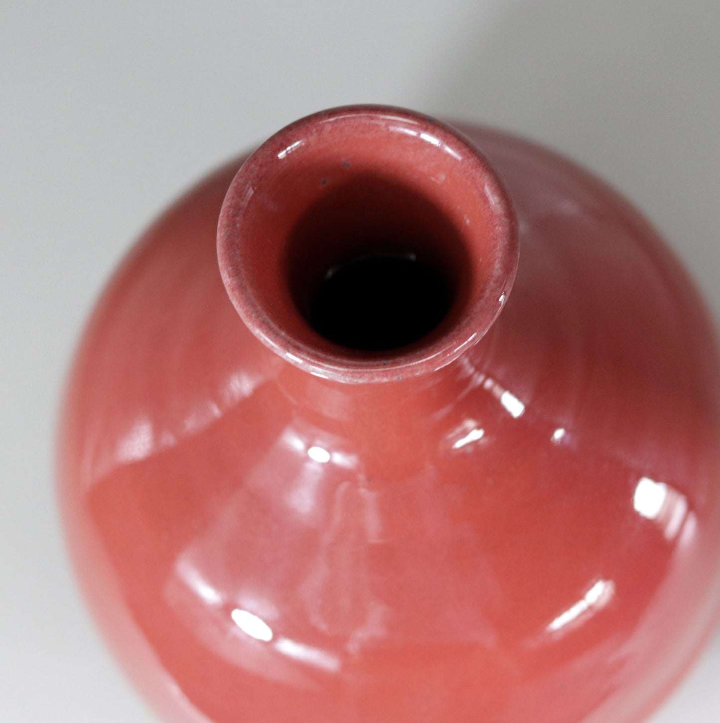 Yagyu Ware Cinnabar Bottle by Toshio Ikura