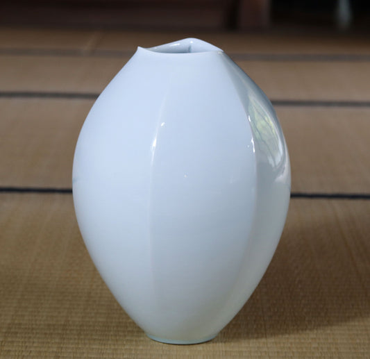 Blue and white porcelain chamfered vase by Kotaro Ikura