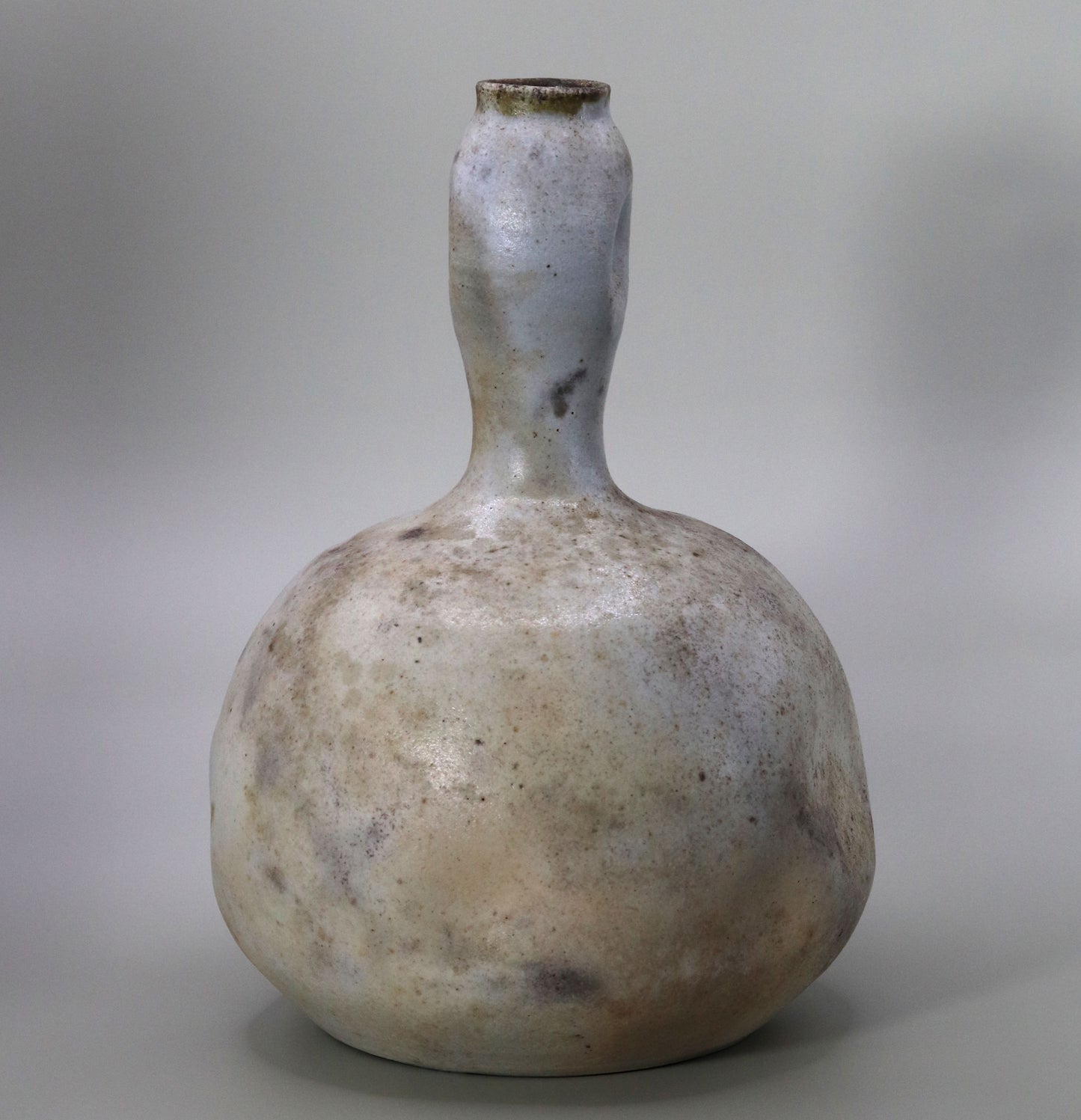 White gourd-shaped vase by Naosaku