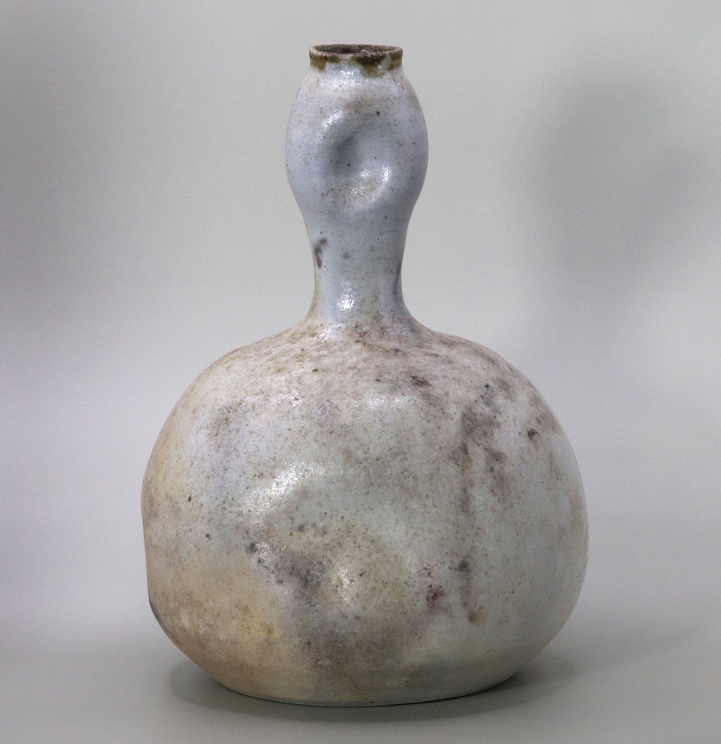 White gourd-shaped vase by Naosaku