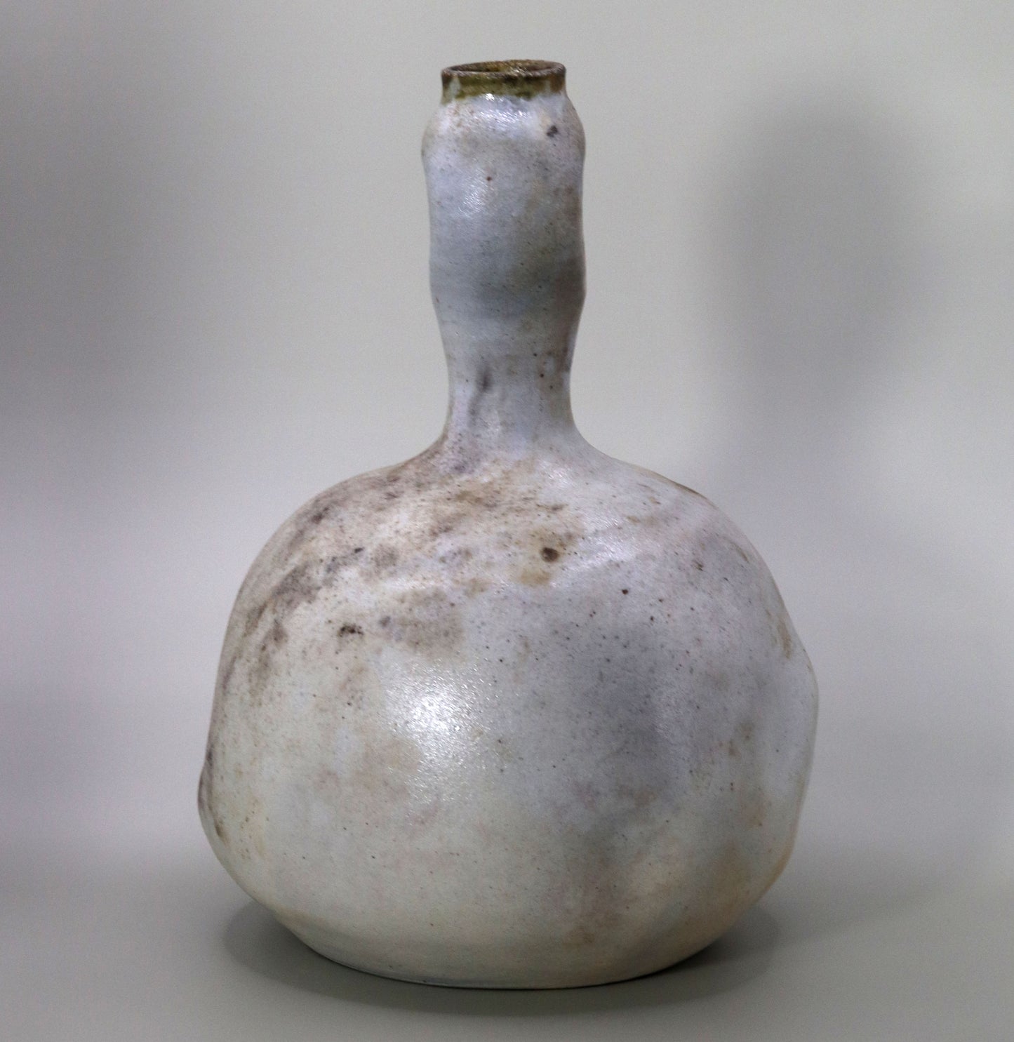 White gourd-shaped vase by Naosaku