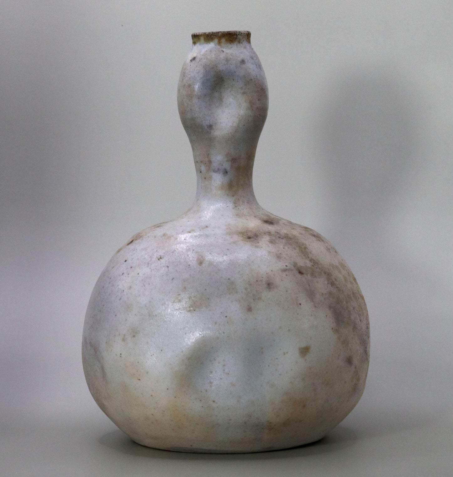 White gourd-shaped vase by Naosaku