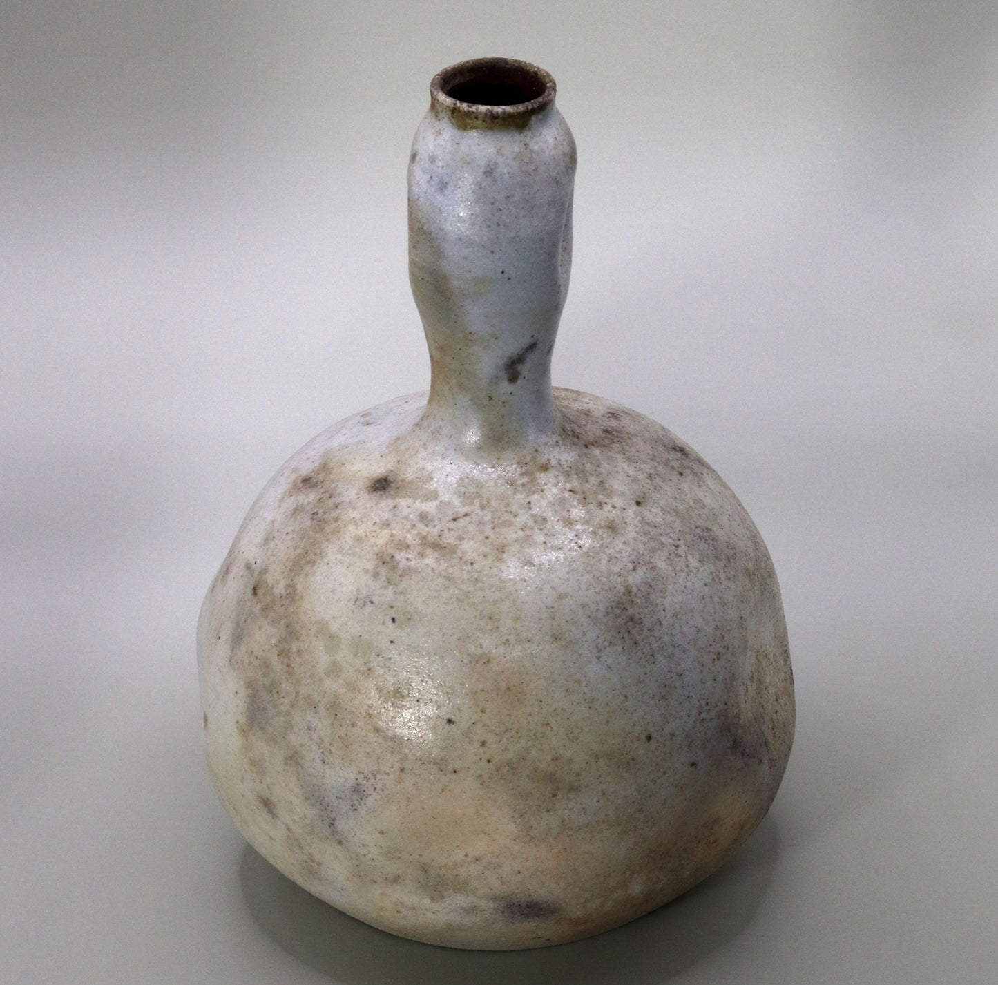 White gourd-shaped vase by Naosaku