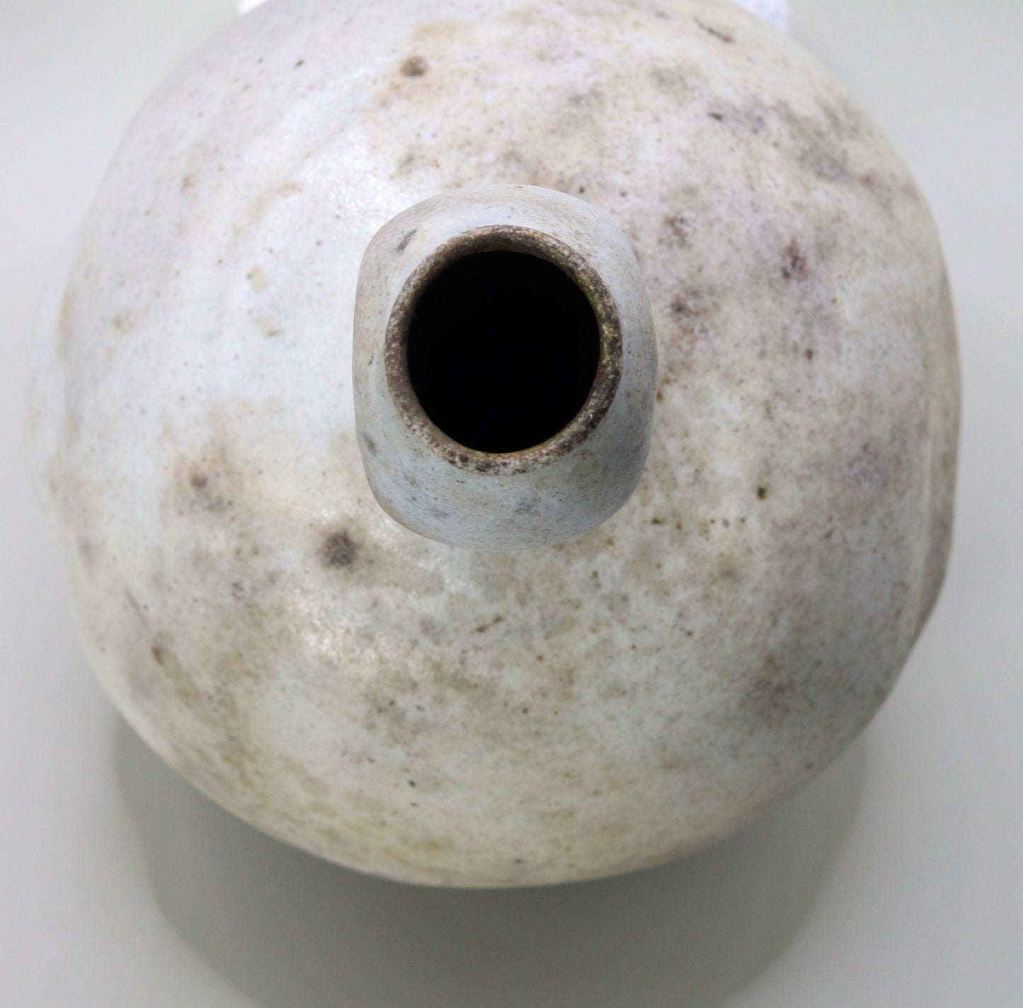 White gourd-shaped vase by Naosaku