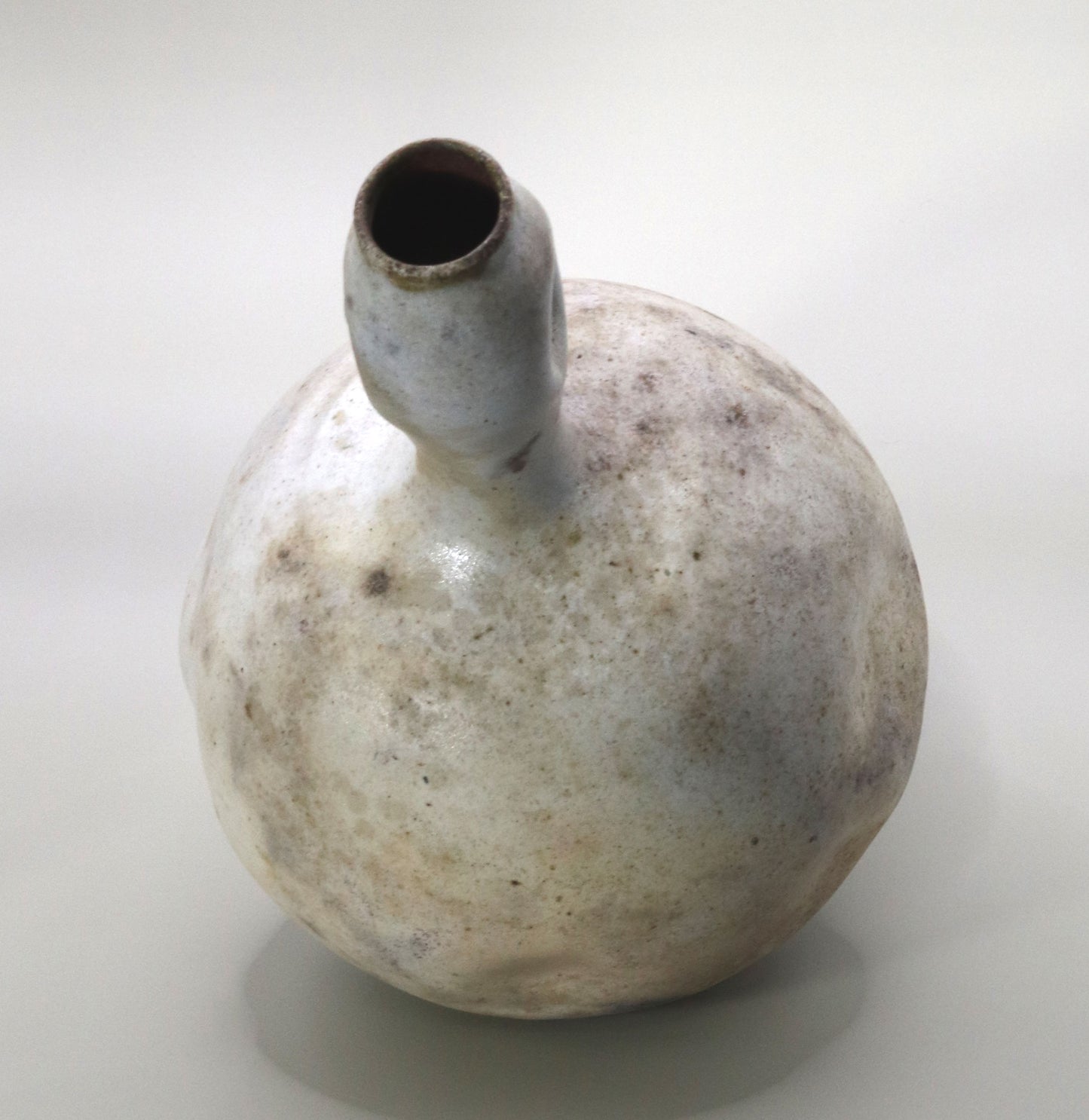 White gourd-shaped vase by Naosaku