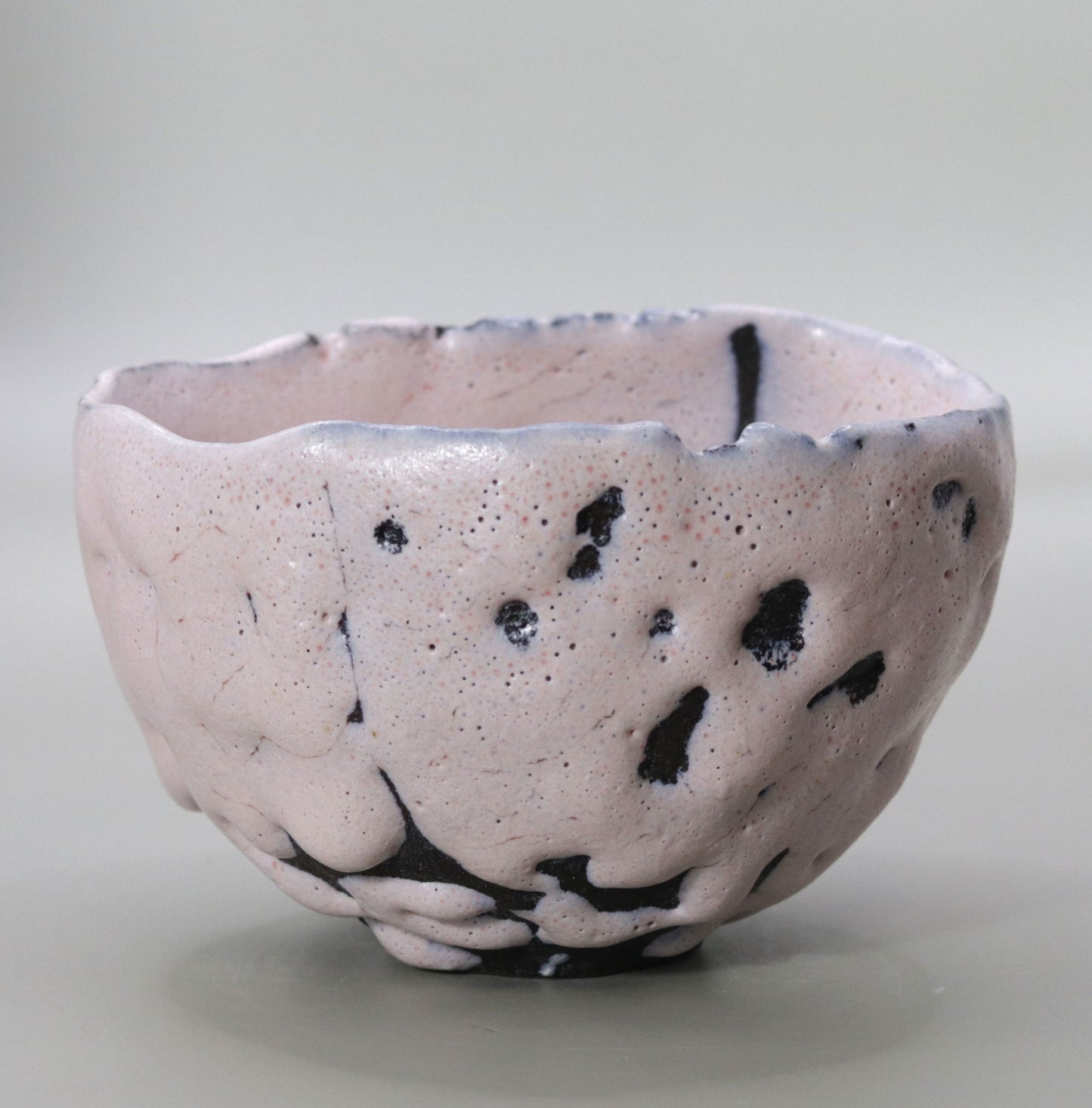 Pink tea bowl by Nishihata Tadashi