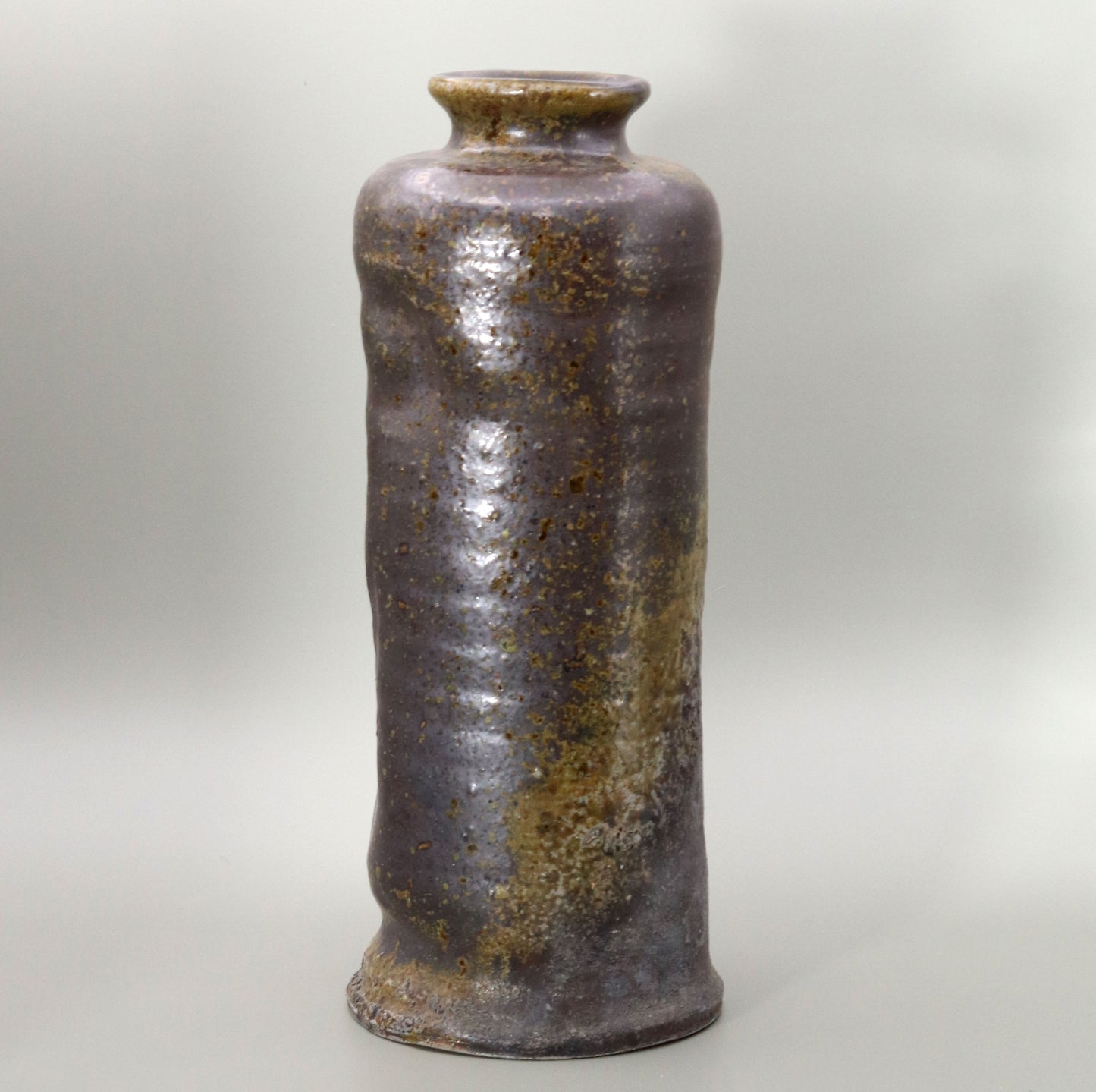 Tanba kiln-fired flower vase by Naosaku