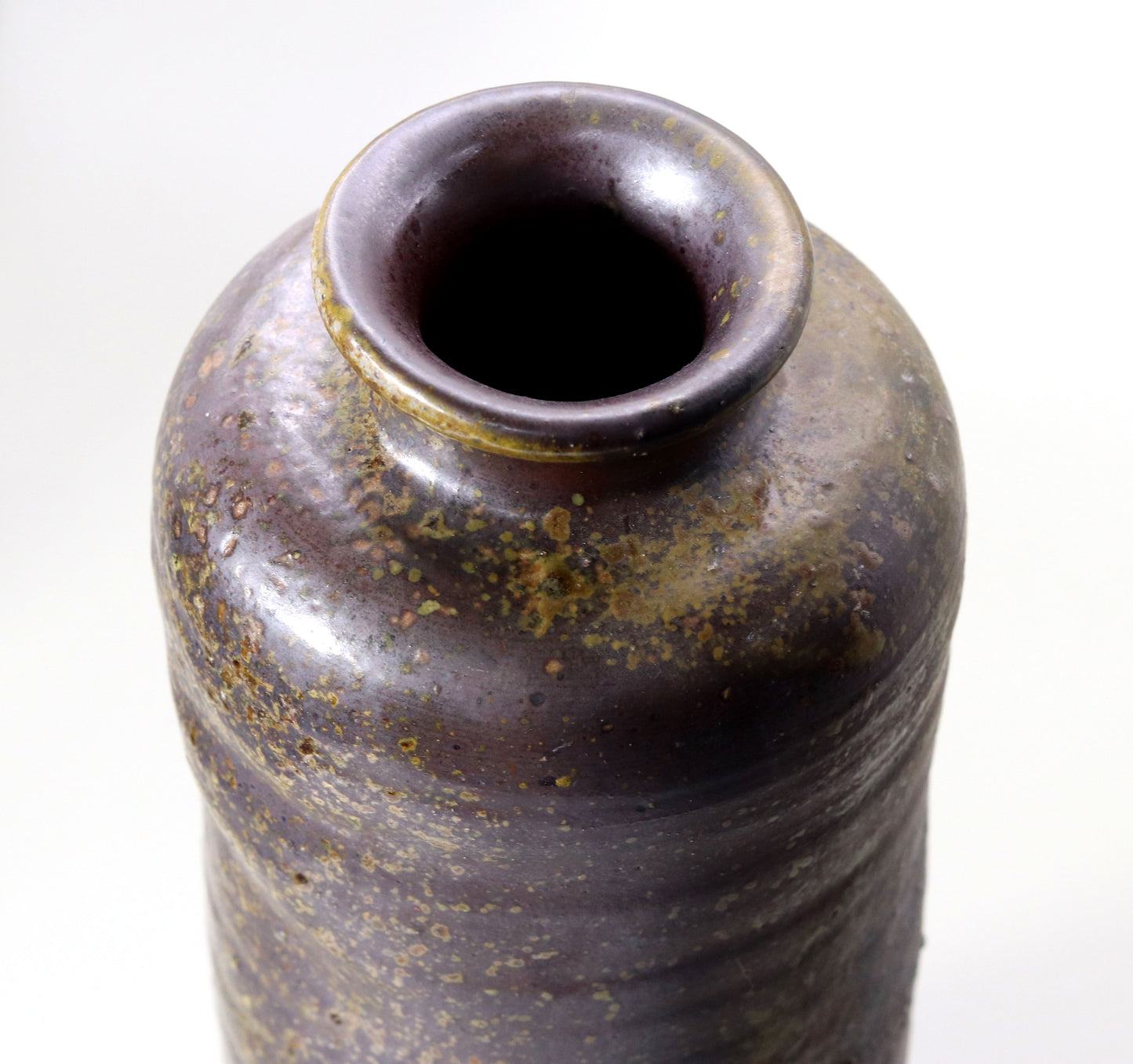 Tanba kiln-fired flower vase by Naosaku