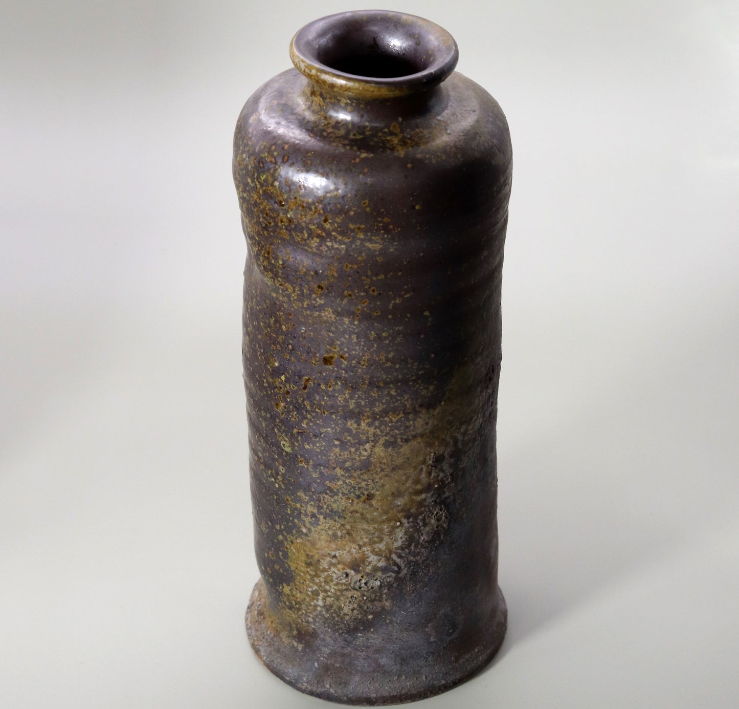 Tanba kiln-fired flower vase by Naosaku