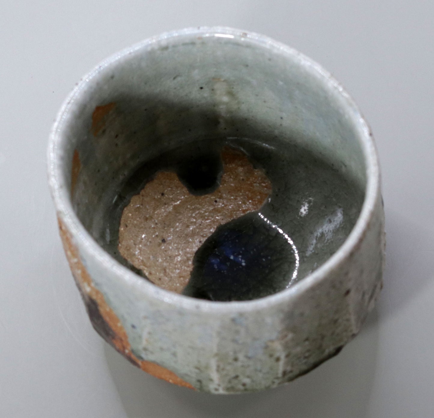 Commanding presence ash-glazed tea bowl by Nishihata Tadashi