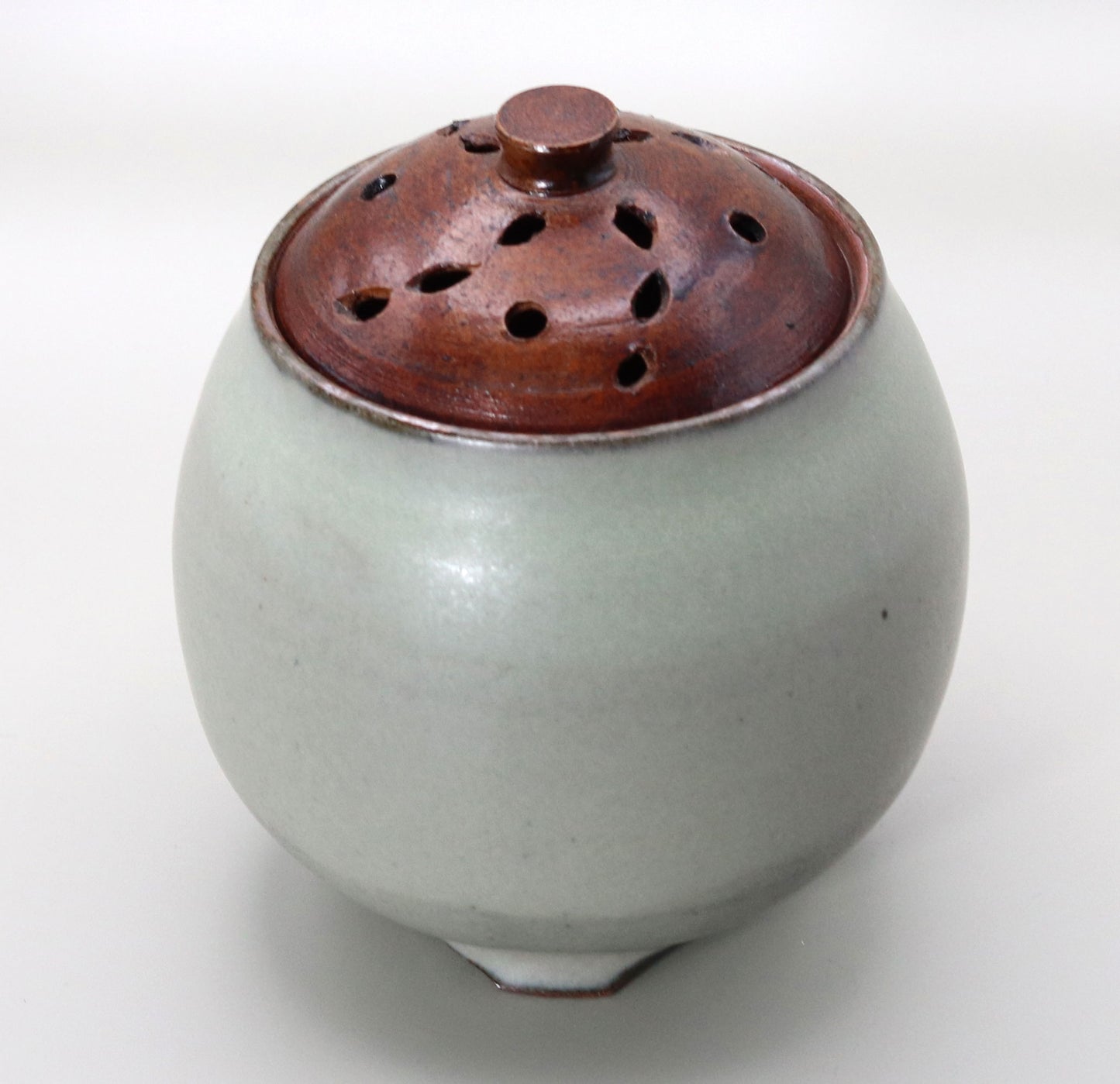 Celadon glazed ceramic lacquer incense burner by Toshinari Ichino