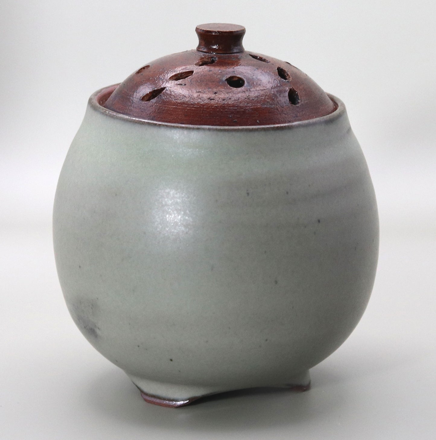 Celadon glazed ceramic lacquer incense burner by Toshinari Ichino