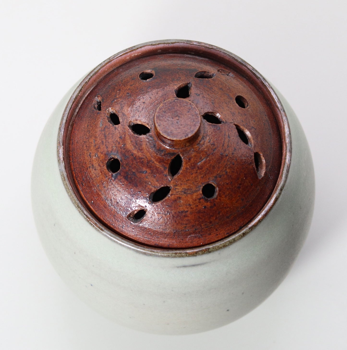 Celadon glazed ceramic lacquer incense burner by Toshinari Ichino