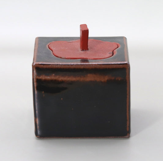 Ceramic box by Toshinari Ichino