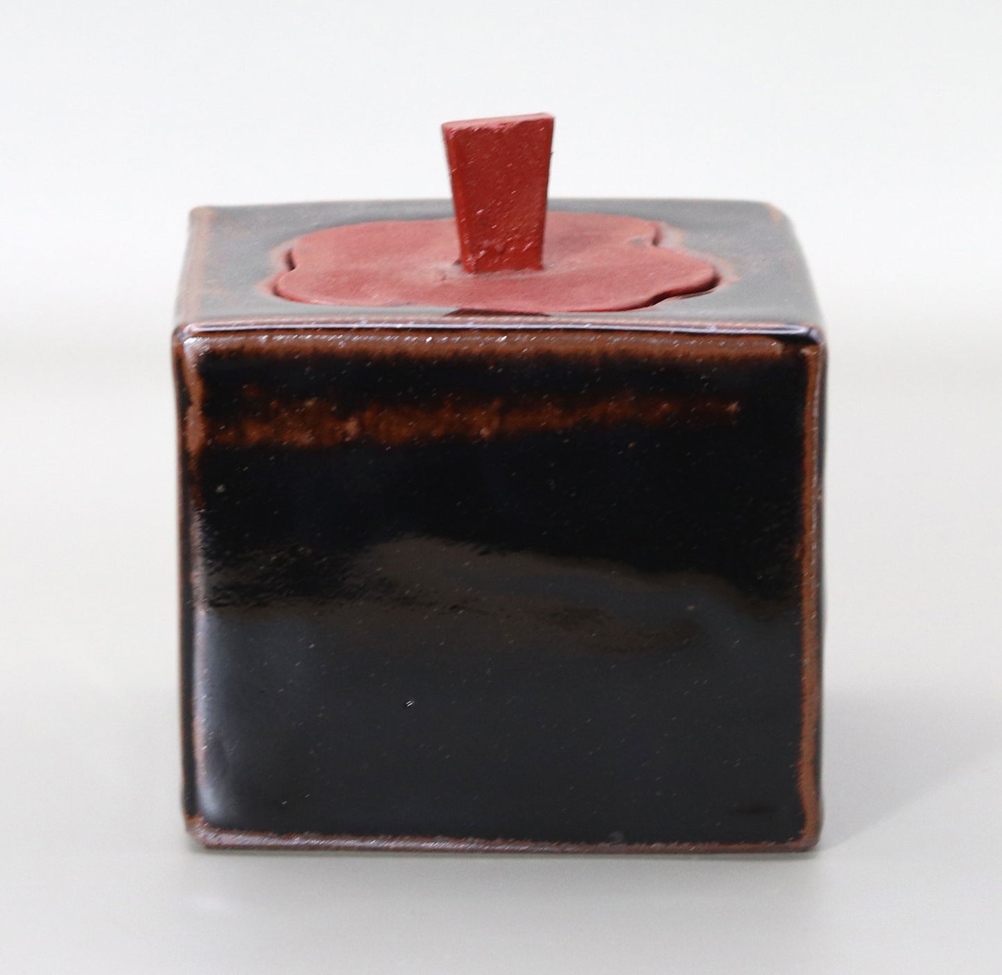 Ceramic box by Toshinari Ichino