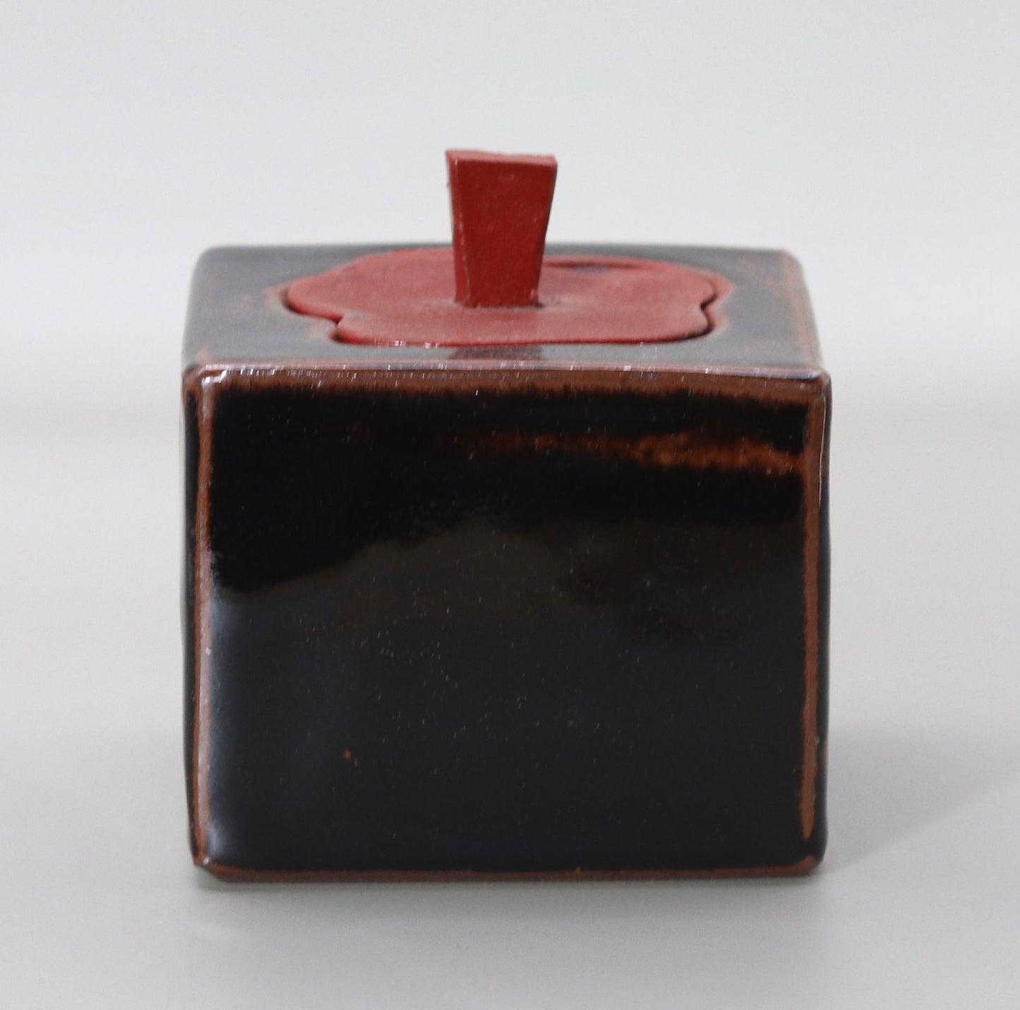 Ceramic box by Toshinari Ichino