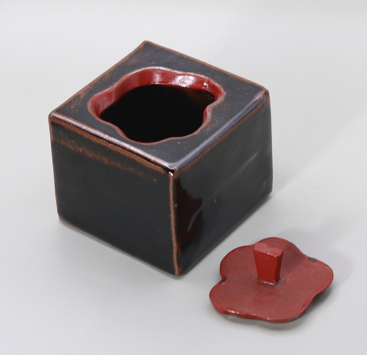 Ceramic box by Toshinari Ichino