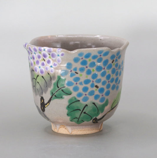 46 A copy of Kenzan's Sake Cup with a Picture of Shiba Hydrangea by Kousai Miyagawa