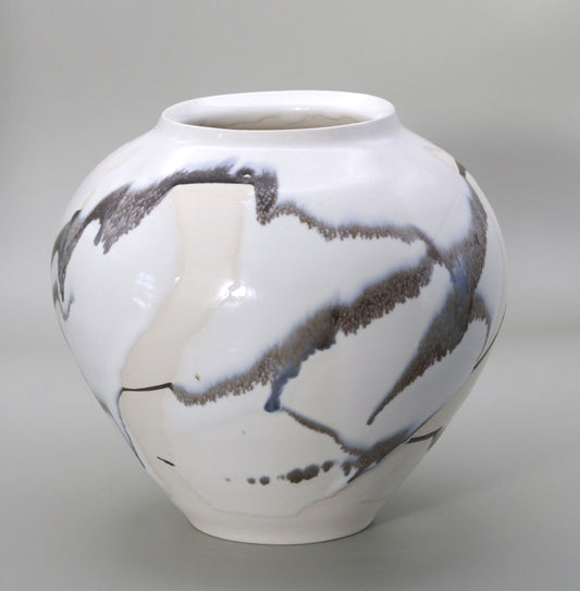 White Glazed Jar by Ichiji Shimizu