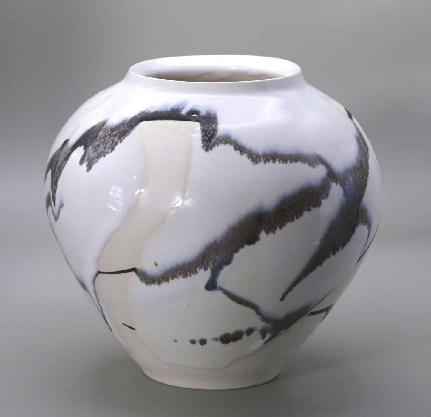 White Glazed Jar by Ichiji Shimizu