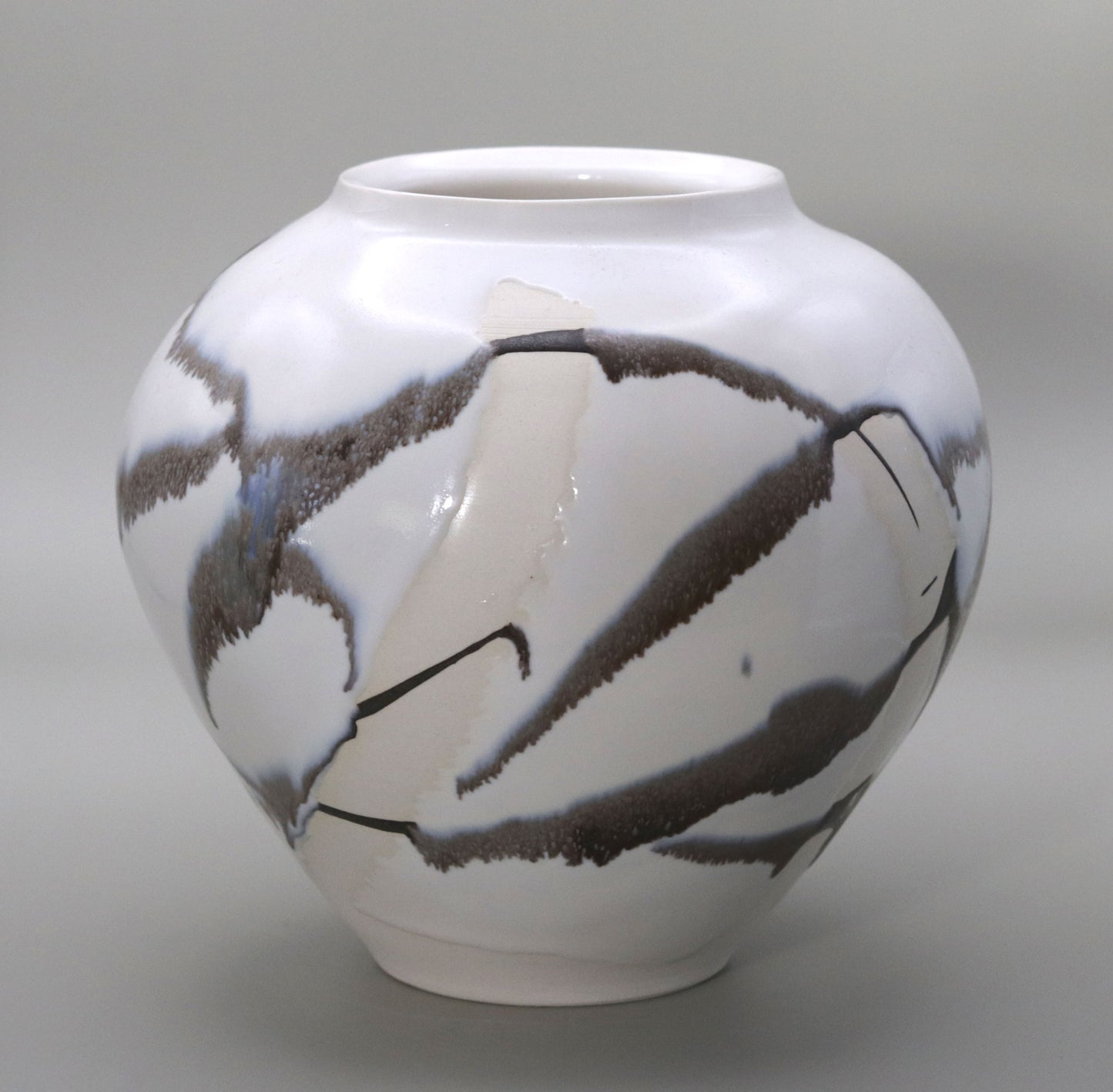 White Glazed Jar by Ichiji Shimizu