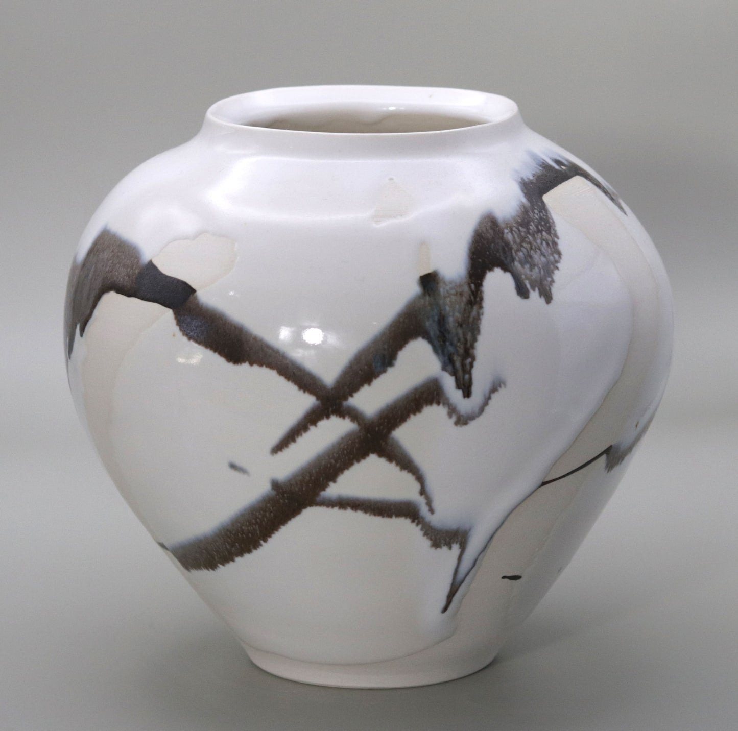 White Glazed Jar by Ichiji Shimizu