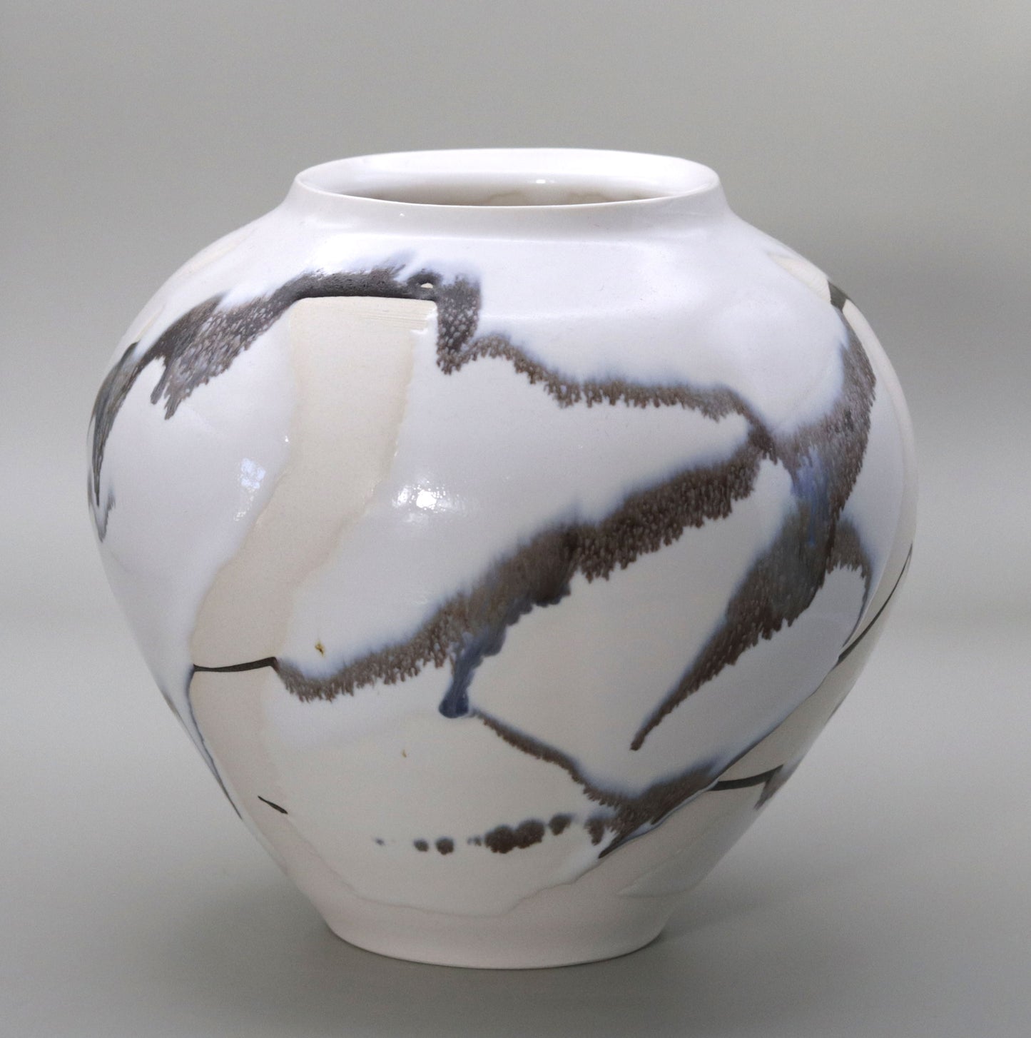 White Glazed Jar by Ichiji Shimizu