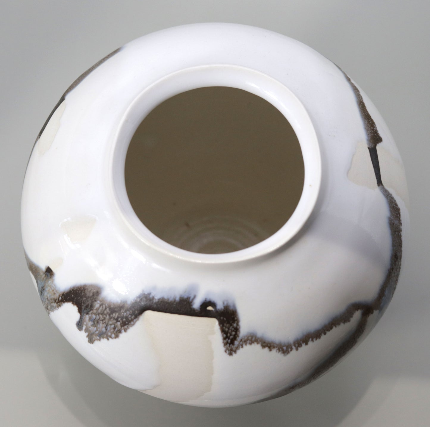 White Glazed Jar by Ichiji Shimizu