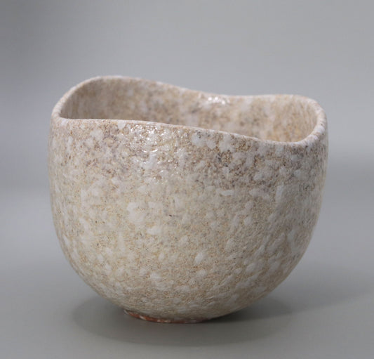 Blown mud white Tamba bowl by Ichiji Shimizu